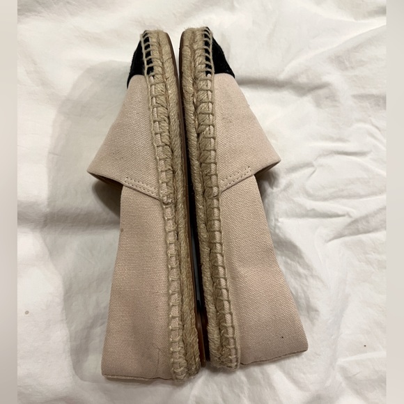 Tory Burch
COLOR BLOCK FLAT ESPADRILLE size 7 - Picture 3 of 5